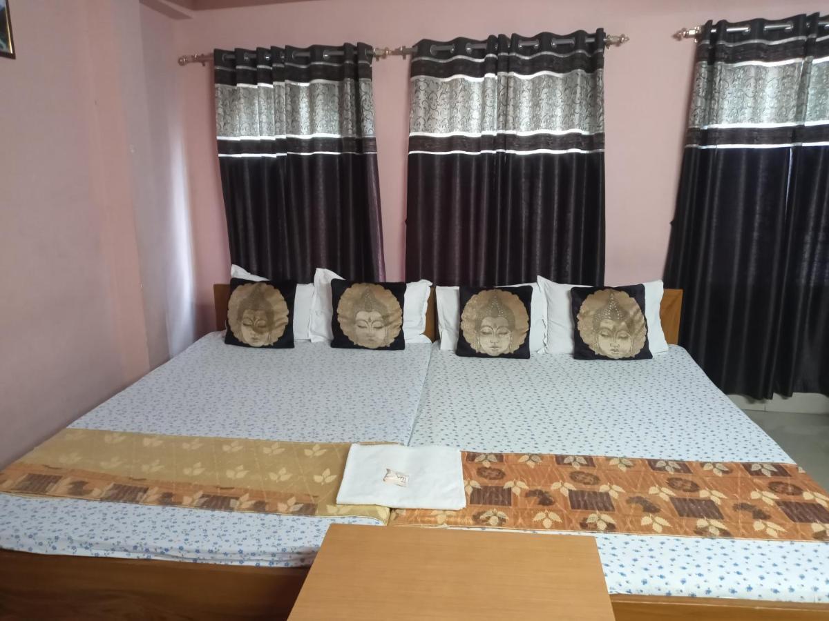 כלכותה Hotel Royale מראה חיצוני תמונה