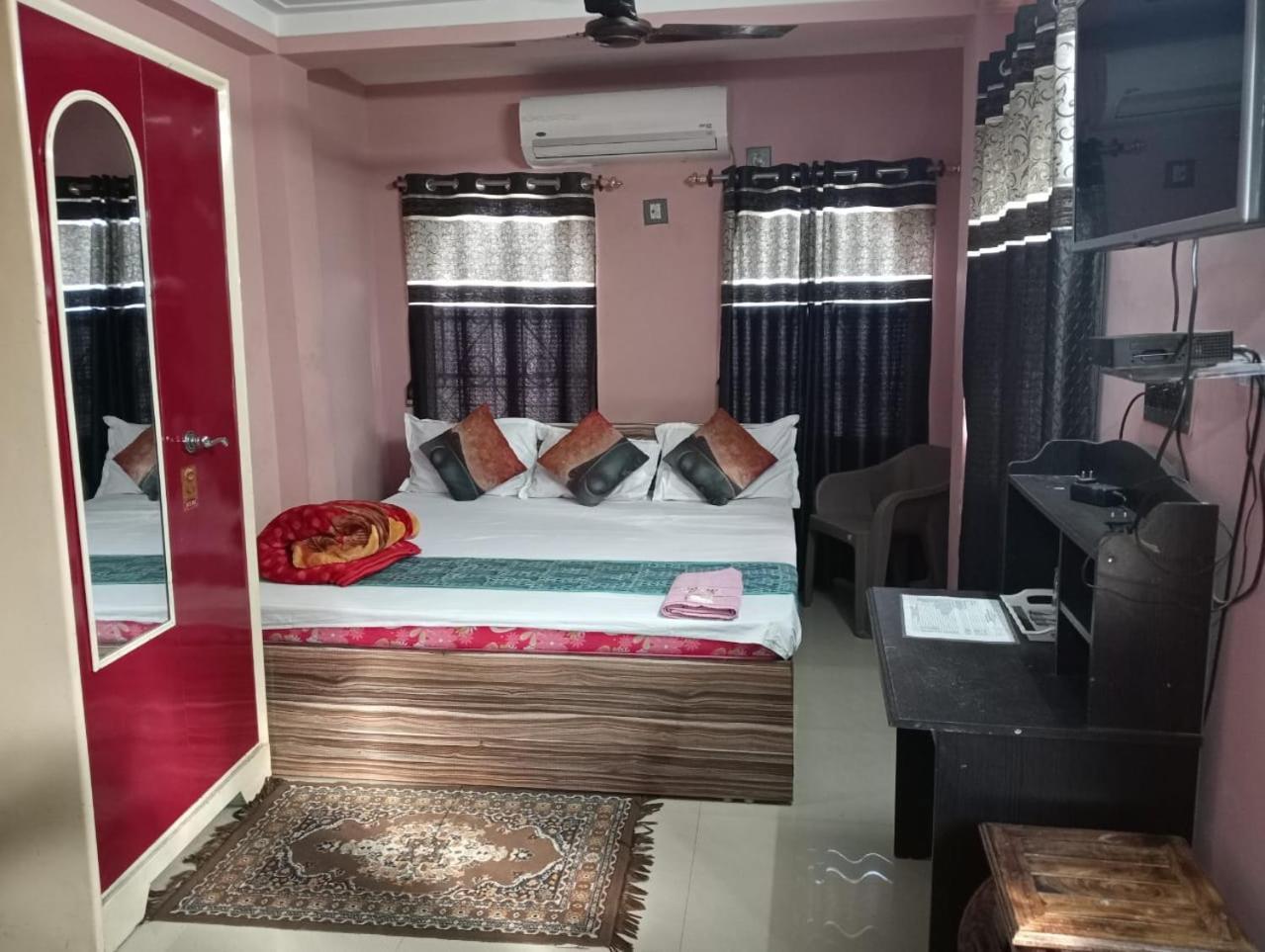 כלכותה Hotel Royale מראה חיצוני תמונה